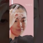 プロのメイク、テーマ「桜」を和紙で表現。| VOGUE JAPAN #Shorts #TripleTake #メイク